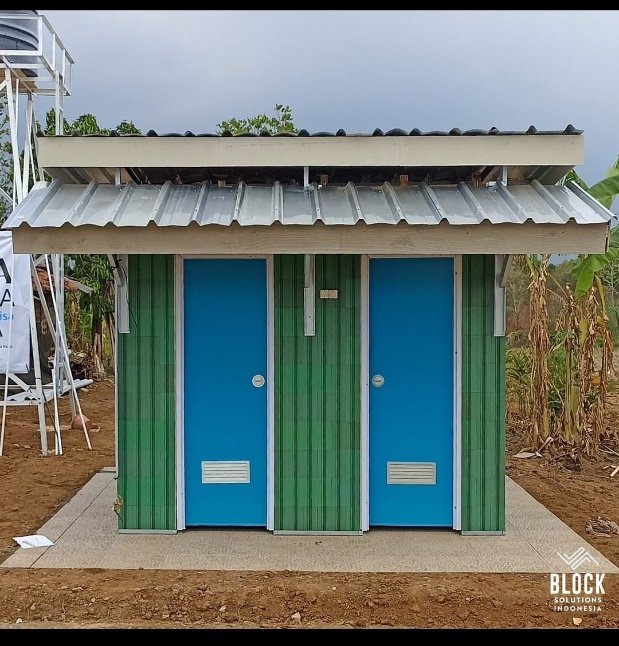 A blue and green building with a roof

Description automatically generated