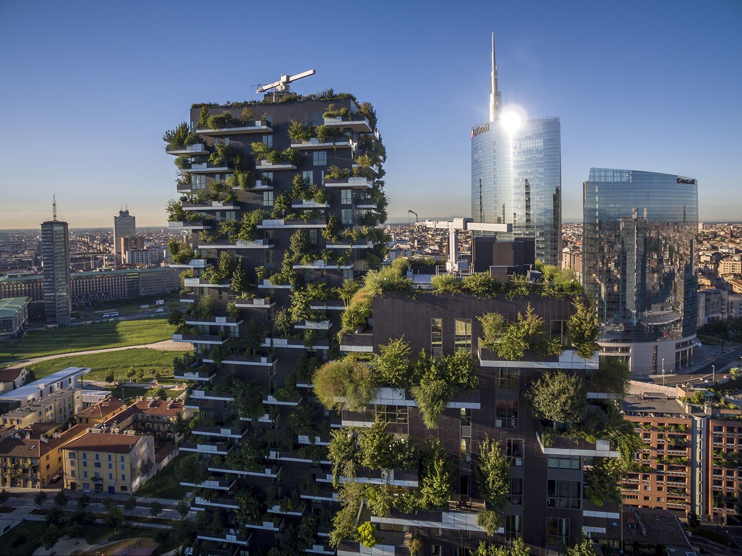 A tall building with plants on it

AI-generated content may be incorrect.
